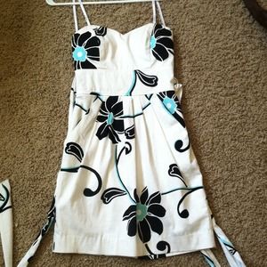 Super cute dress. Strapless