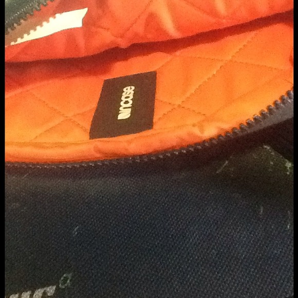 Incase sleeve case - Picture 3 of 3