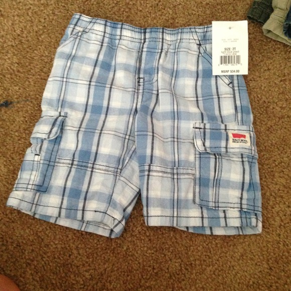 Baby boy Levi's shorts - Picture 2 of 2
