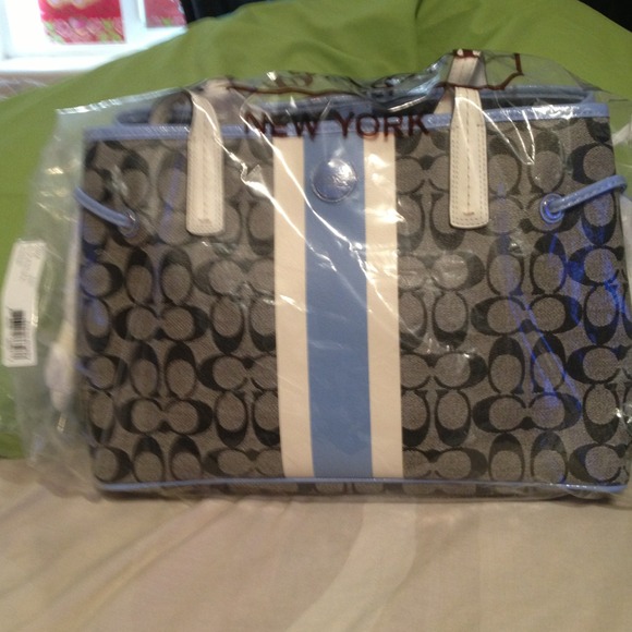 BLACK WHITE AND SKY BLUE COACH CARRY ALL BAG! - Picture 3 of 4