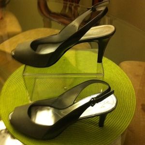 Tahari Charcoal Grey Slingback