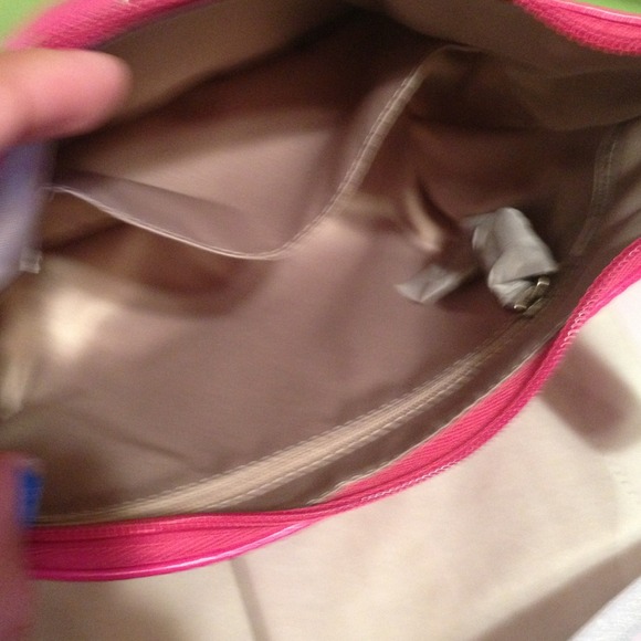 PERFECT SPRING FUCHSIA COACH SWING PURSE - Picture 2 of 4