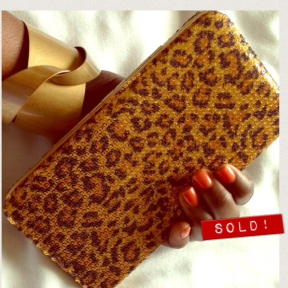 🎉HOST PICK 🎉sequin wallet - Picture 1 of 4