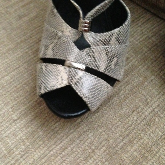 Jessica Simpson Black/Snake Heels - Picture 4 of 4