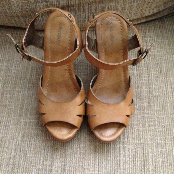 Tan Heels - Picture 4 of 4