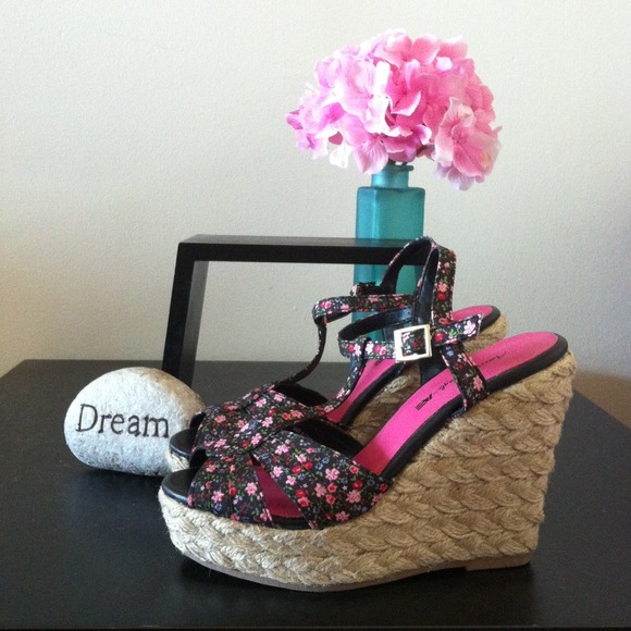 American Eagle WEDGE