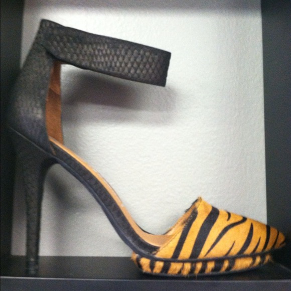 Jeffrey Campbell Solitaire