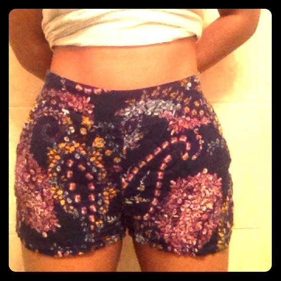 Flowy flower print shorts