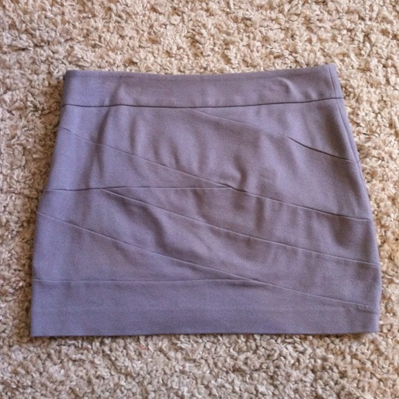 🌟 Gray mini skirt - Picture 2 of 3