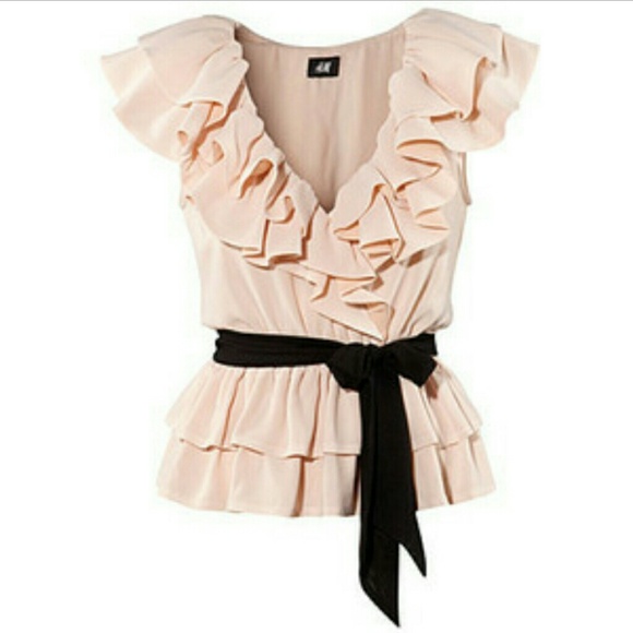 H&M Tops - H&M Soft pink ruffle blouse