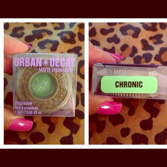 🚫🚫SOLD🚫🚫💚Urban decay shadow💚
