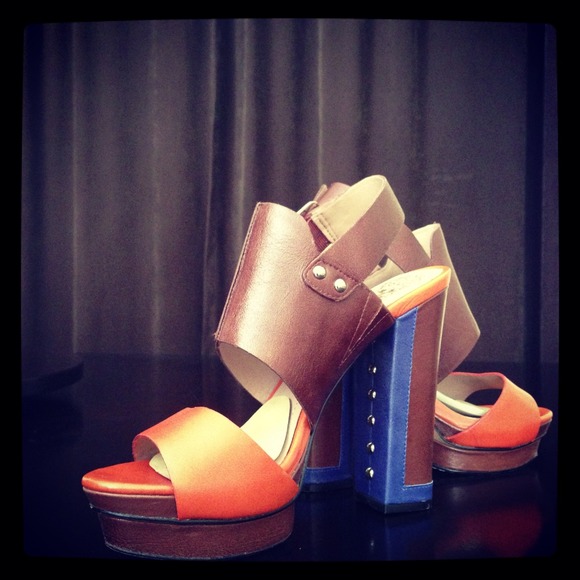 Vince Camuto Shoes - Vince Camuto Platforms 7.5