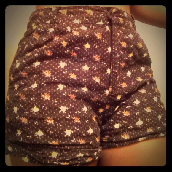 High waisted flower print shorts 🌸🌷💐