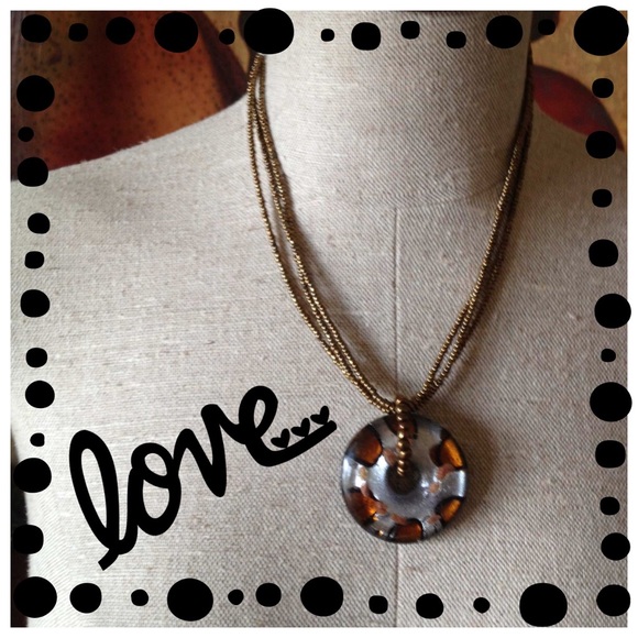 3 STRAND BROWN RESIN NECKLACE