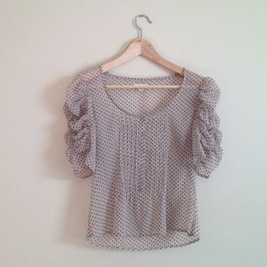 🚫SOLD🚫Sheer quarter sleeve Silence & Noise blous