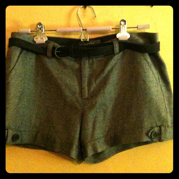 SOLD in bundle// Old Navy Menswear Tweed Shorts