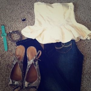 ❌SOLD❌Strapless Cream Lace Bustier Style Top