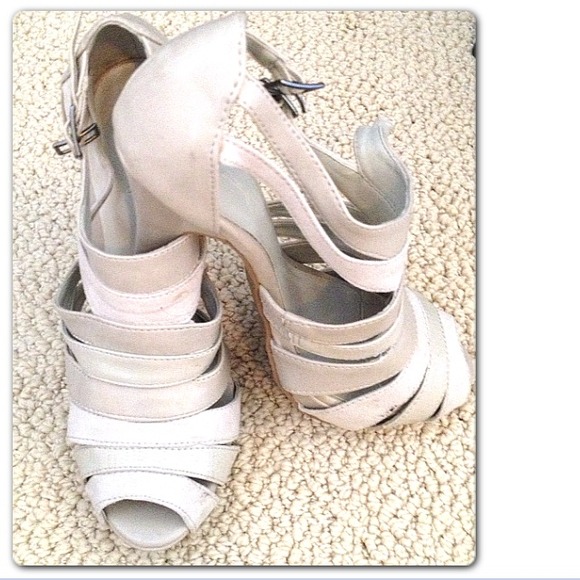 Shoes - ❗️FINAL REDUCTION❗️💛Beige strapped heels💛