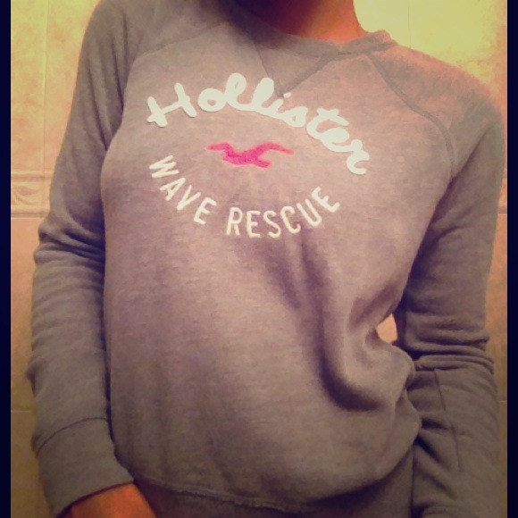 Gray hollister sweater