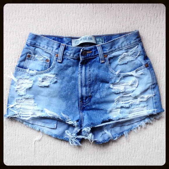 🚫Sold!🚫Vintage High Waisted Destroyed Shorts - Picture 2 of 4