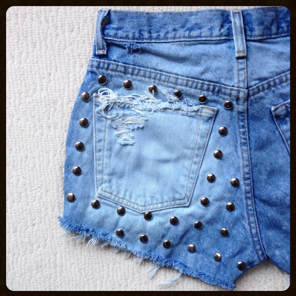 🚫Sold!🚫Vintage High Waisted Destroyed Shorts - Picture 3 of 4