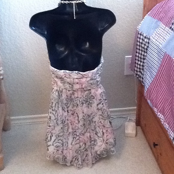 (SOLD) Express Top - Picture 3 of 3