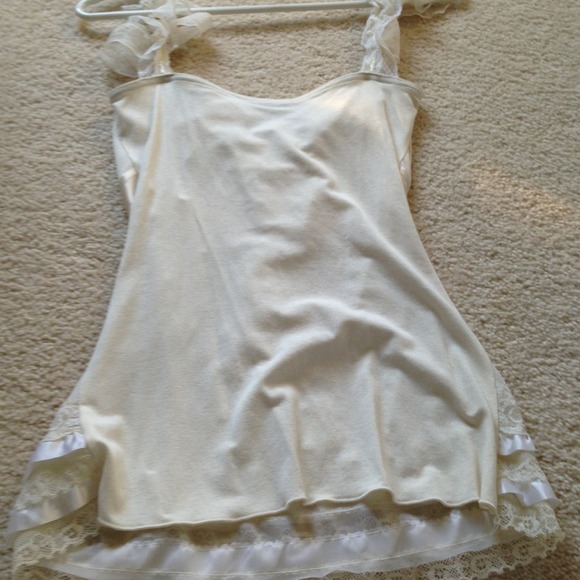🎊SOLD🎊Cream top - Picture 4 of 4