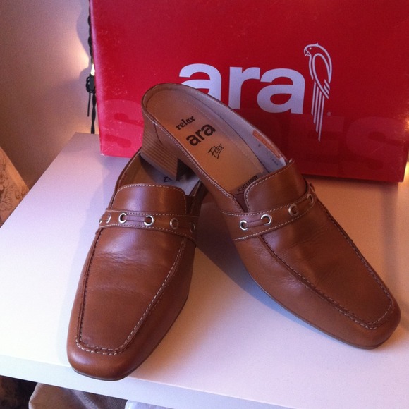 Shoes - Picture 1 of 4