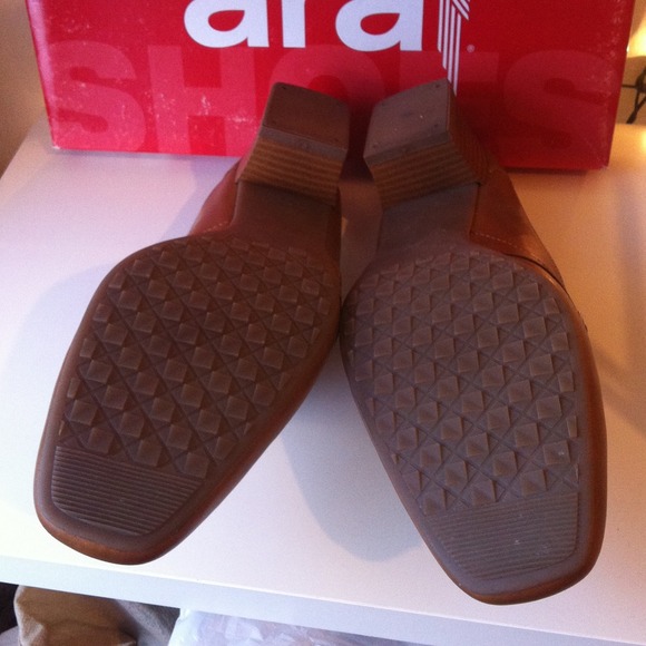 Shoes - Picture 2 of 4