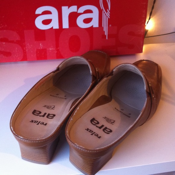 Shoes - Picture 3 of 4