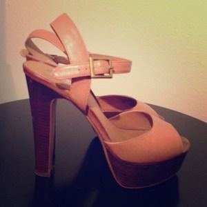 Steven Madden 4 inch Tan Platform Sandal!