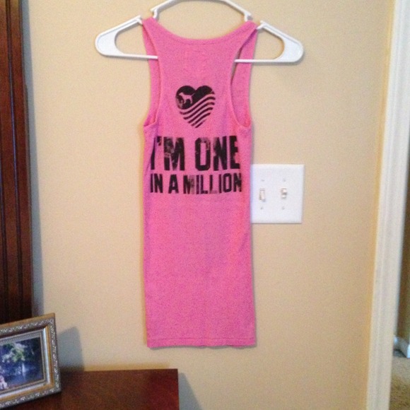 🎉HOST PICK🎉Vs tank - Picture 2 of 4