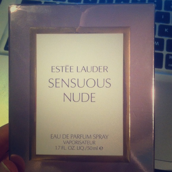 Estée Lauder sensuous nude perfume
