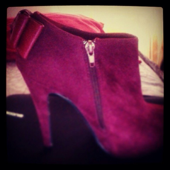 SOLD) Suzy Berry Booties - Picture 3 of 4
