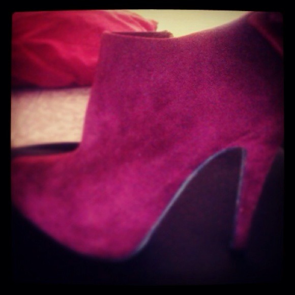 SOLD) Suzy Berry Booties - Picture 4 of 4