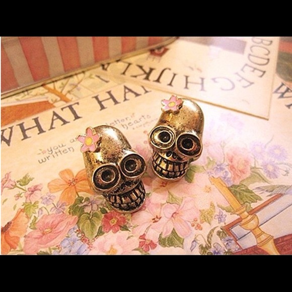 Sold in bundle *Host Pick* Sweetie Skull Studs - Picture 4 of 4