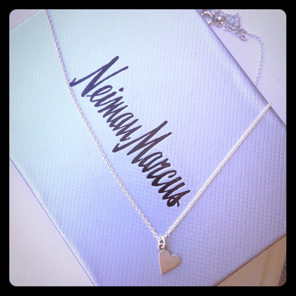 *Reserved for @lindseytodd* Dainty heart necklace