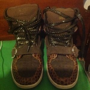 Used apple bottom high top shoes.