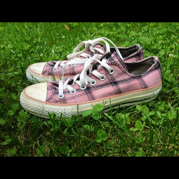 ✨Pink plad converses!