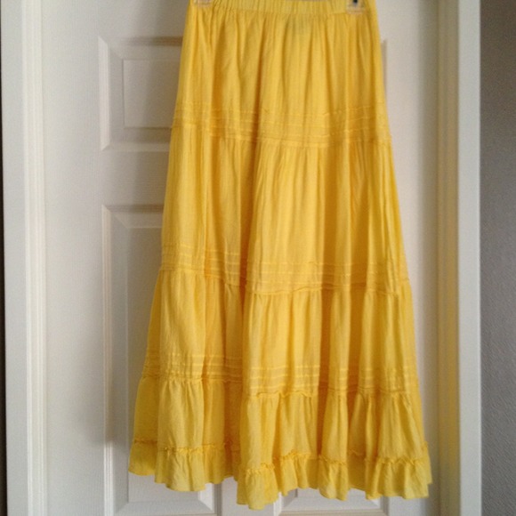 Sold! Adorable yellow maxi! Perfect for summer 🌻
