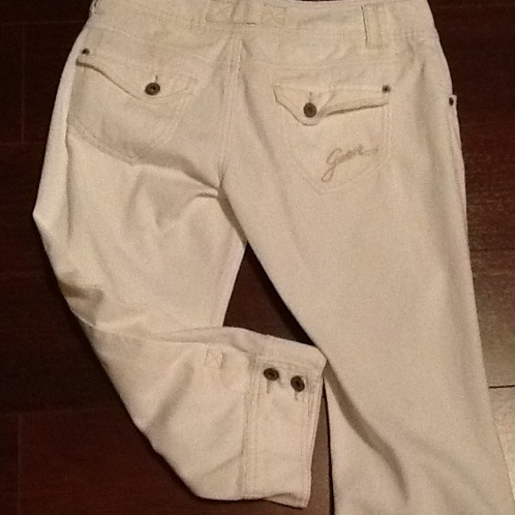 SOLD. Reduced!!!! Cute! Guess white capris - Picture 4 of 4