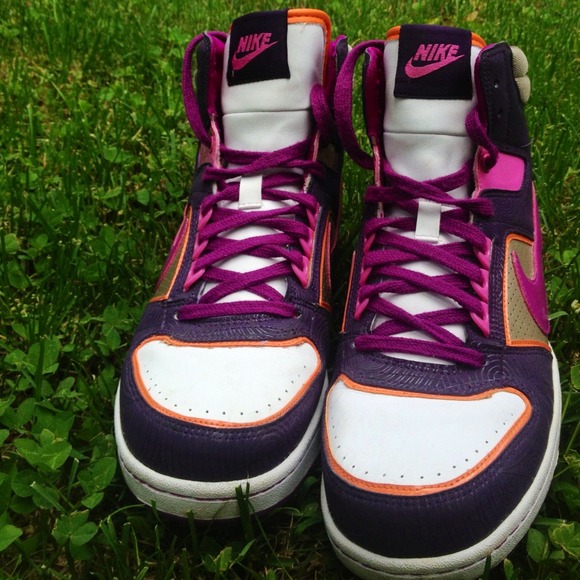 ✨Nike sneakers! - Picture 2 of 3