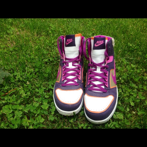 ✨Nike sneakers! - Picture 3 of 3