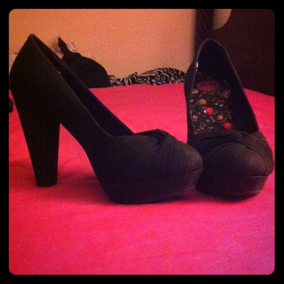 All black dress shoes