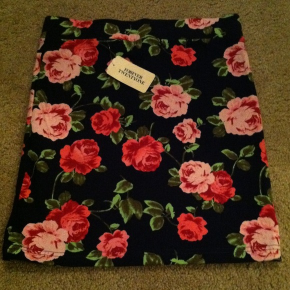 NWT Forever 21 knit short skirt size medium