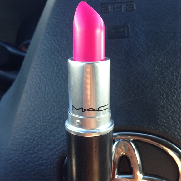 Brand NEW MAC "Candy Yum Yum" Lipstick NIB