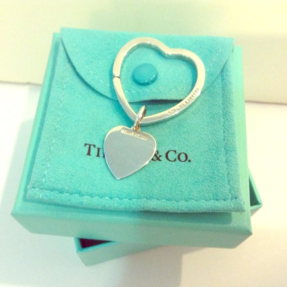 **SOLD ON EBAY**BNWT TIFFANY&CO. HEART KEY RING