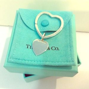 **SOLD ON EBAY**BNWT TIFFANY&CO. HEART KEY RING