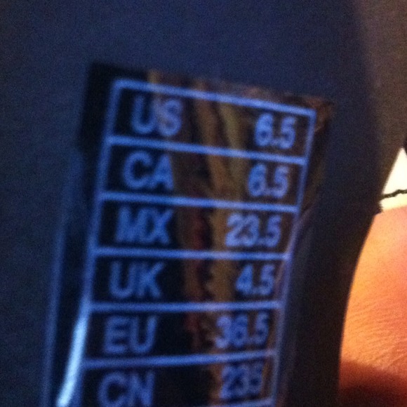 NWOT black and white heels - Picture 3 of 3