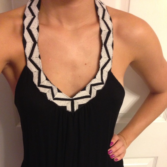 Tribal-inspired T-back black and white flowy top